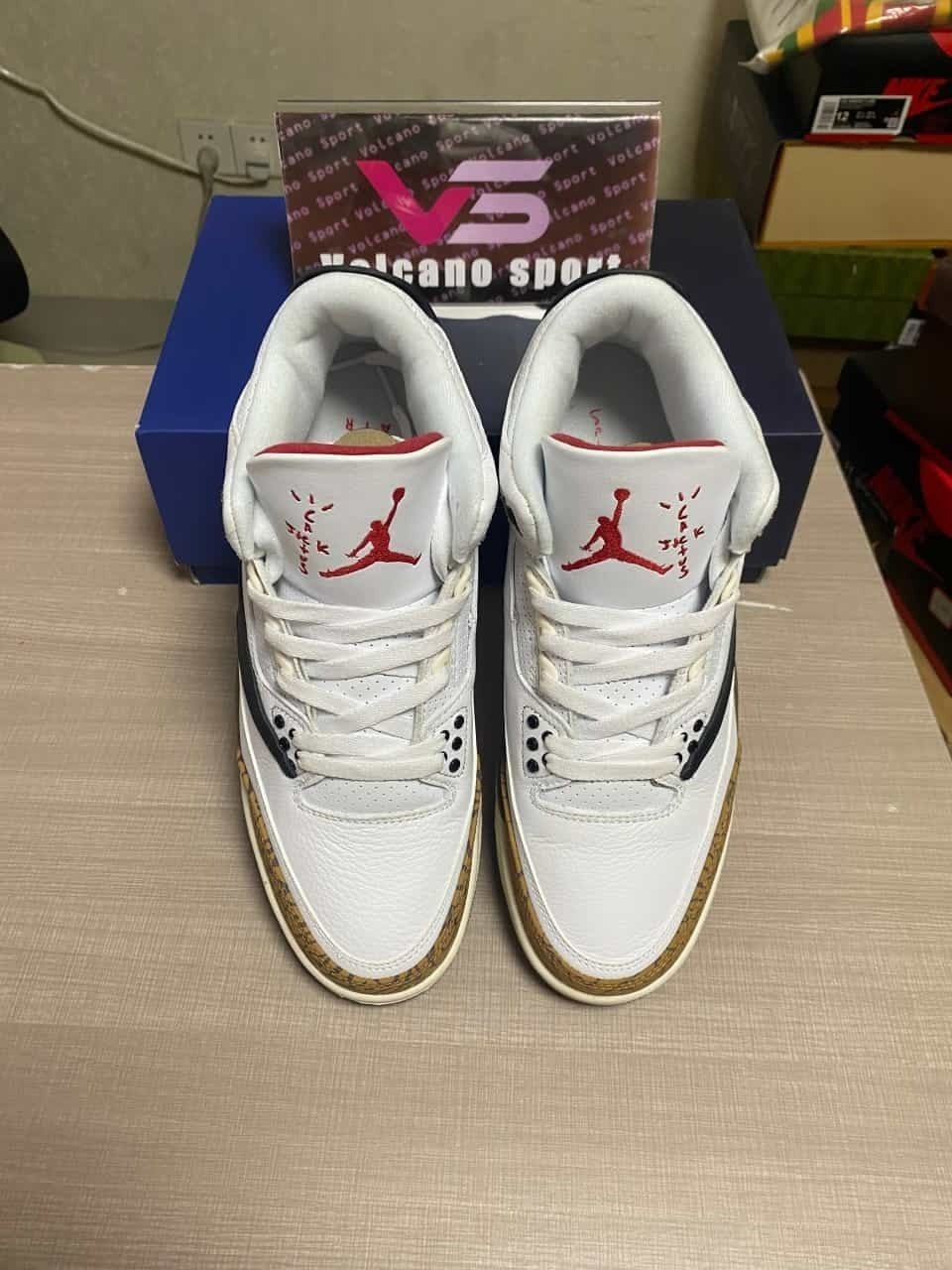 Jordan 3 x Travis Scott