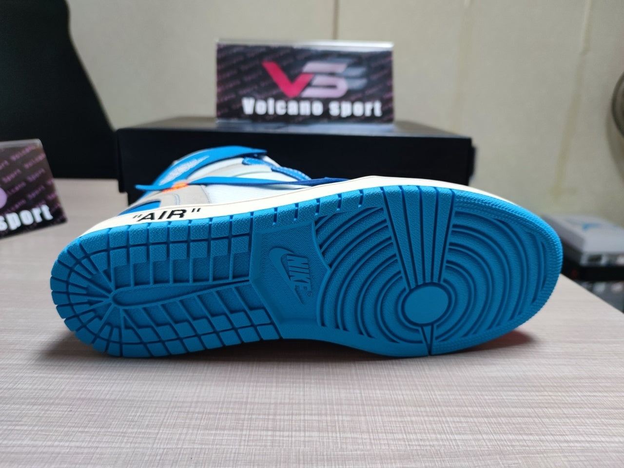 Jordan 1 High x Off-White