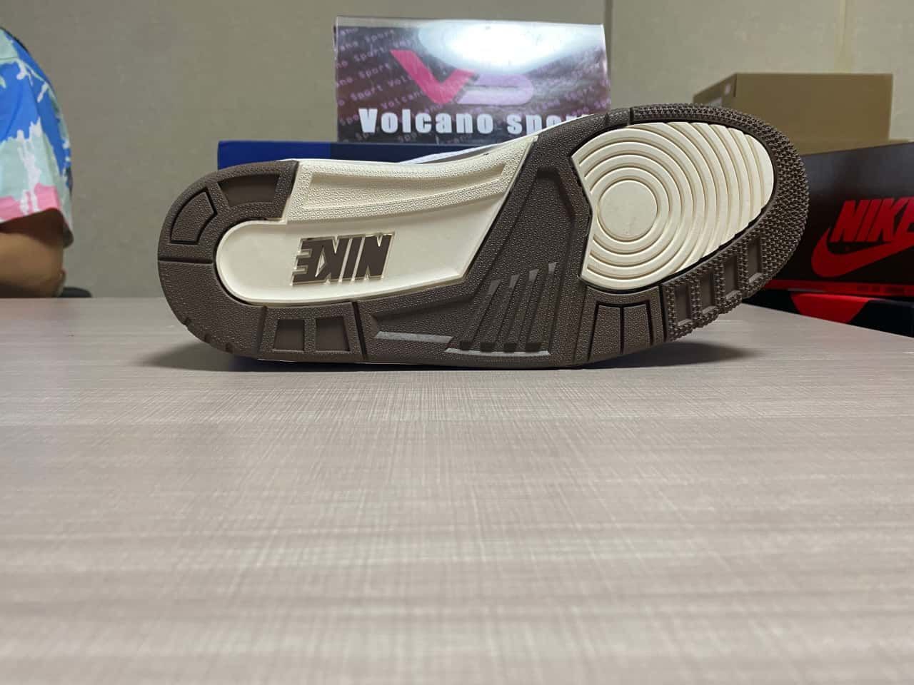 Jordan 3 x Travis Scott