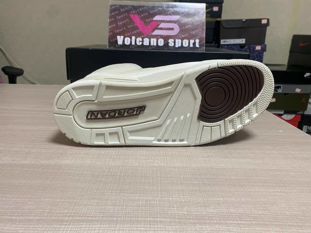 Jordan 3 x Travis Scott